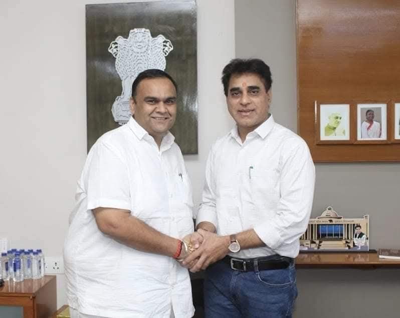 તા.૧૭-૧૦-૨૦૨૫ ના રોજ શ્રી પ્રફુલભાઈ પાનશેરીયા સાહેબને ગુજરાત સરકારના રાજ્યકક્ષાના મંત્રી (સ્વતંત્ર હવાલો) તરીકેના શપથ લેવા બદલ ખૂબ ખૂબ અભિનંદન અને શુભકામનાઓ.